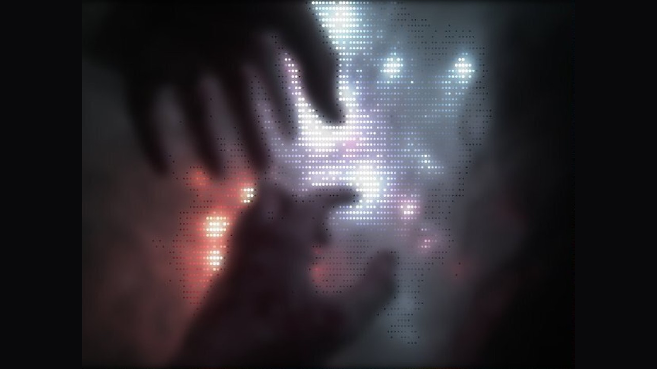 Hand and reflected light rendered with halftone dots